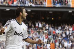 字母哥焦点对战，穆雷与50激战篮网分钟，领先优势明显胜负难料！赢得满堂喝彩的简单介绍